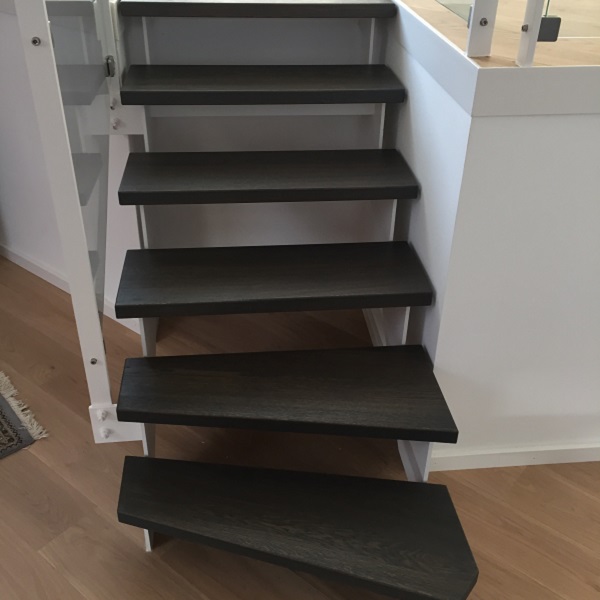 Stufen auf vorhandenem Treppengestell